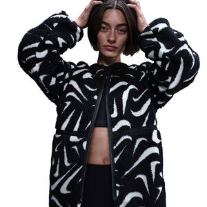 Nike Swoosh $180 Loose Fit High-Pile Jacket XS Black White FV8025